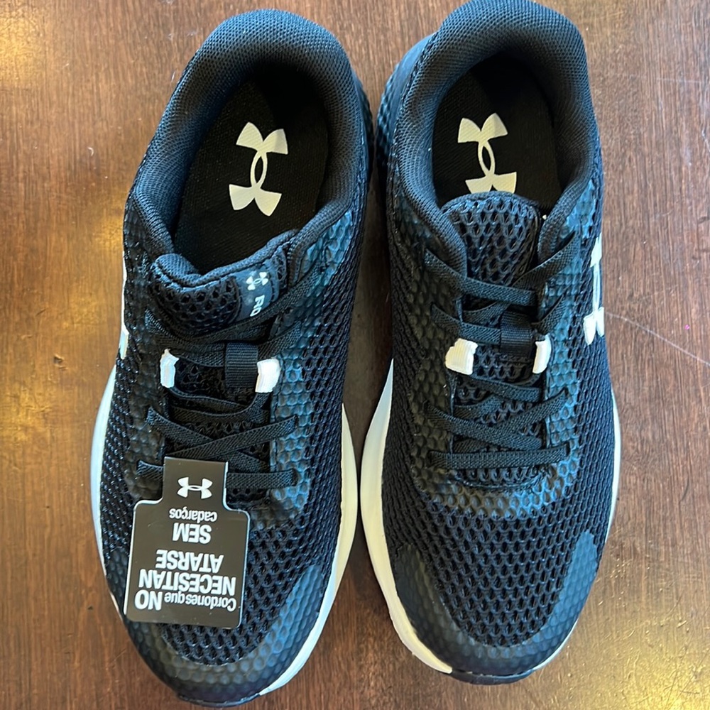 Under Armour boys athletic no tie shoes